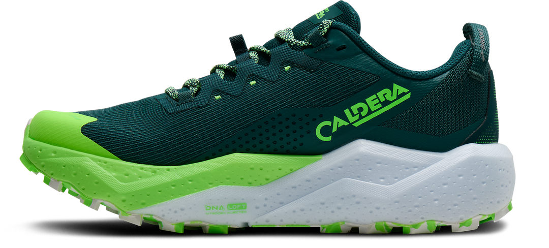 Brooks Herren Caldera 8 – Atlantic Deep/Grün/Weiß – Trail – SS26