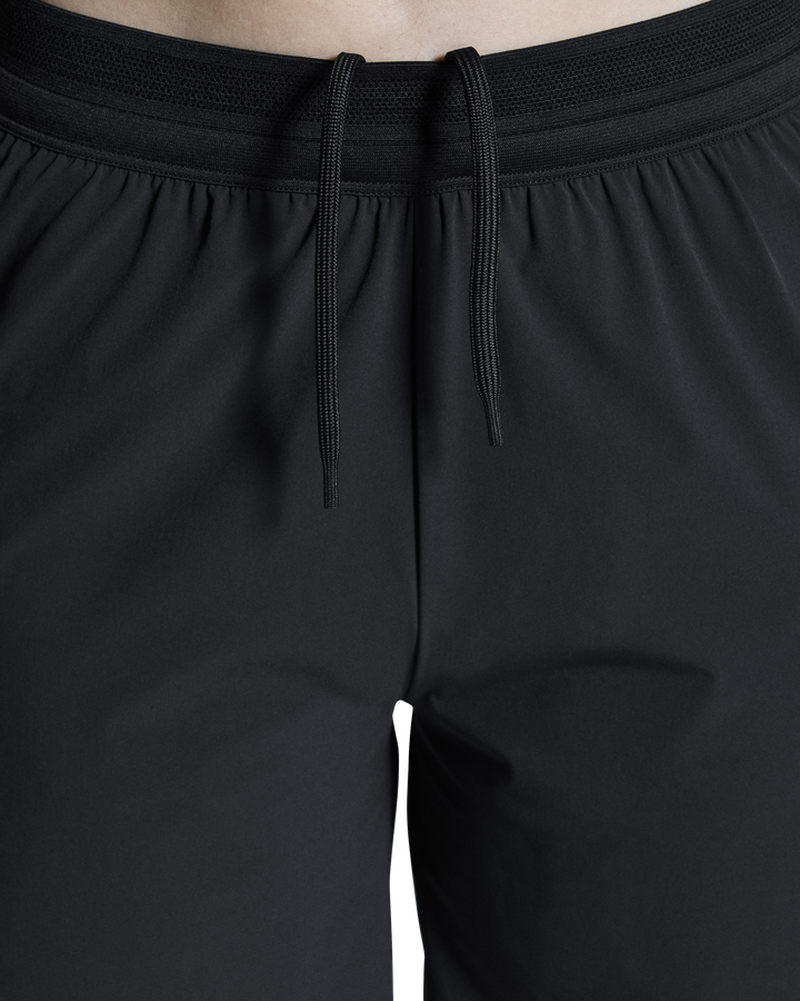 ON Womens 5" Performance Shorts - Black - SS26