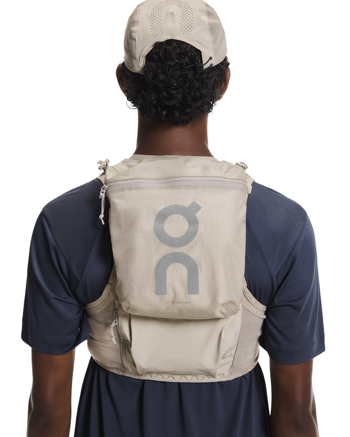 On Ultra Vest Pro Unisex - Fog