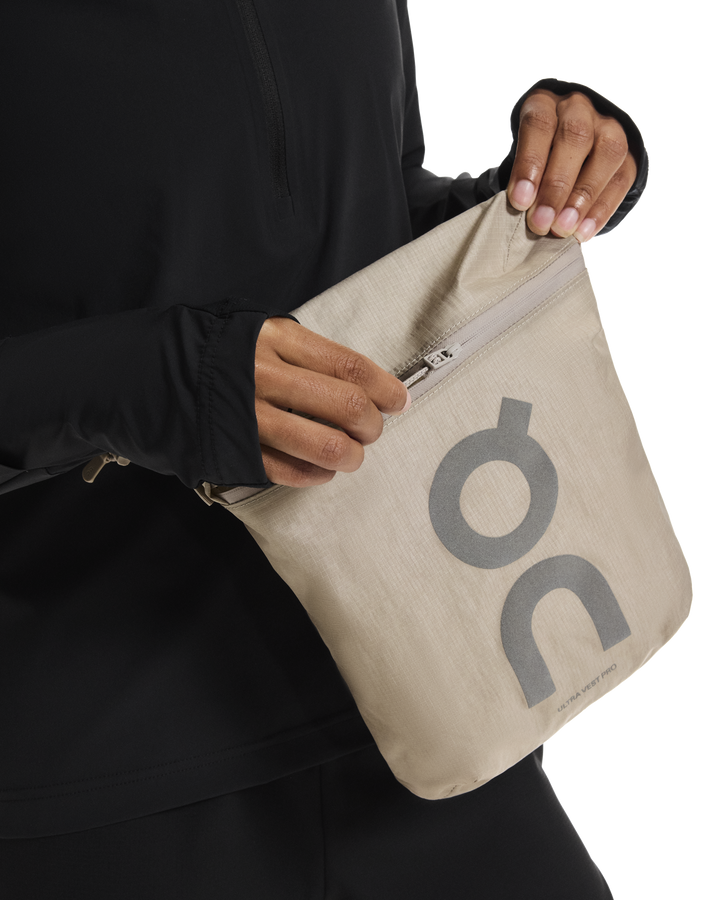 On Ultra Vest Pro Unisex - Fog