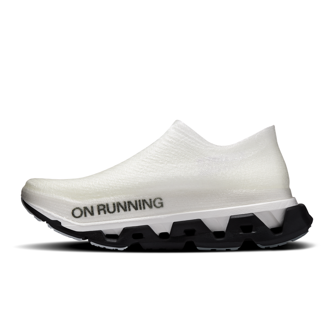 ON Unisex Cloudmonster 3 Hyper Lightspray – Schwarz/Apollo – SS26