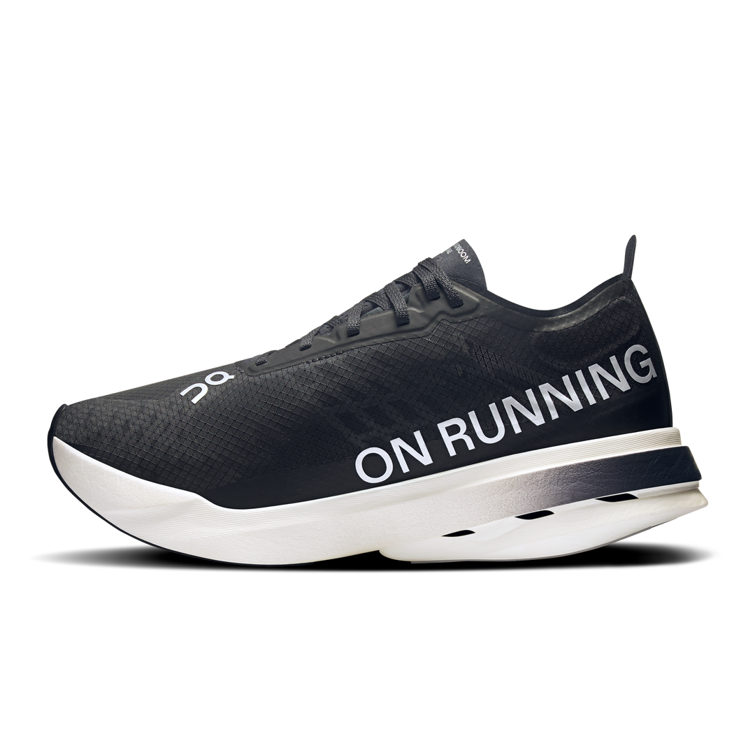 Extress Delivery Icon ON Womens Cloudboom Strike - Black/White - AW25 – Run North West