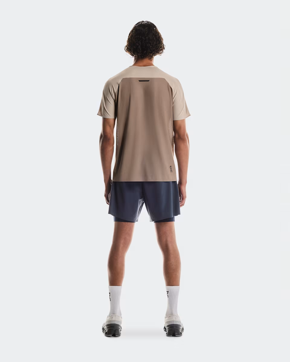 ON Herren Performance-T – Desert/Cinder – SS26
