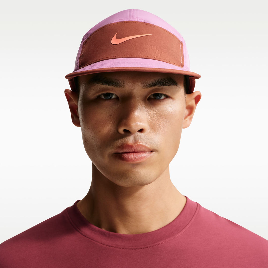 Casquette Nike Fly unisexe Dri-FIT non structurée Swoosh - Magenta clair/Pêche poussiéreuse/Orange givre