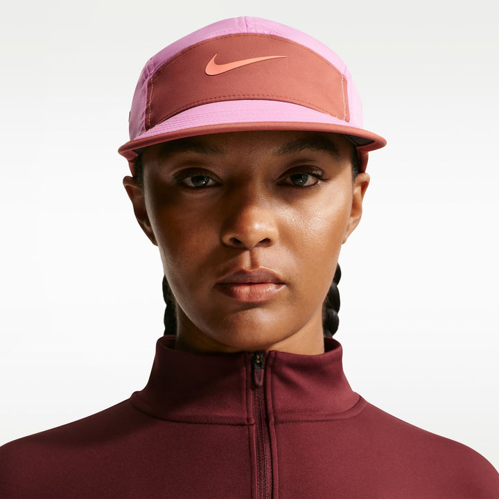 Casquette Nike Fly unisexe Dri-FIT non structurée Swoosh - Magenta clair/Pêche poussiéreuse/Orange givre