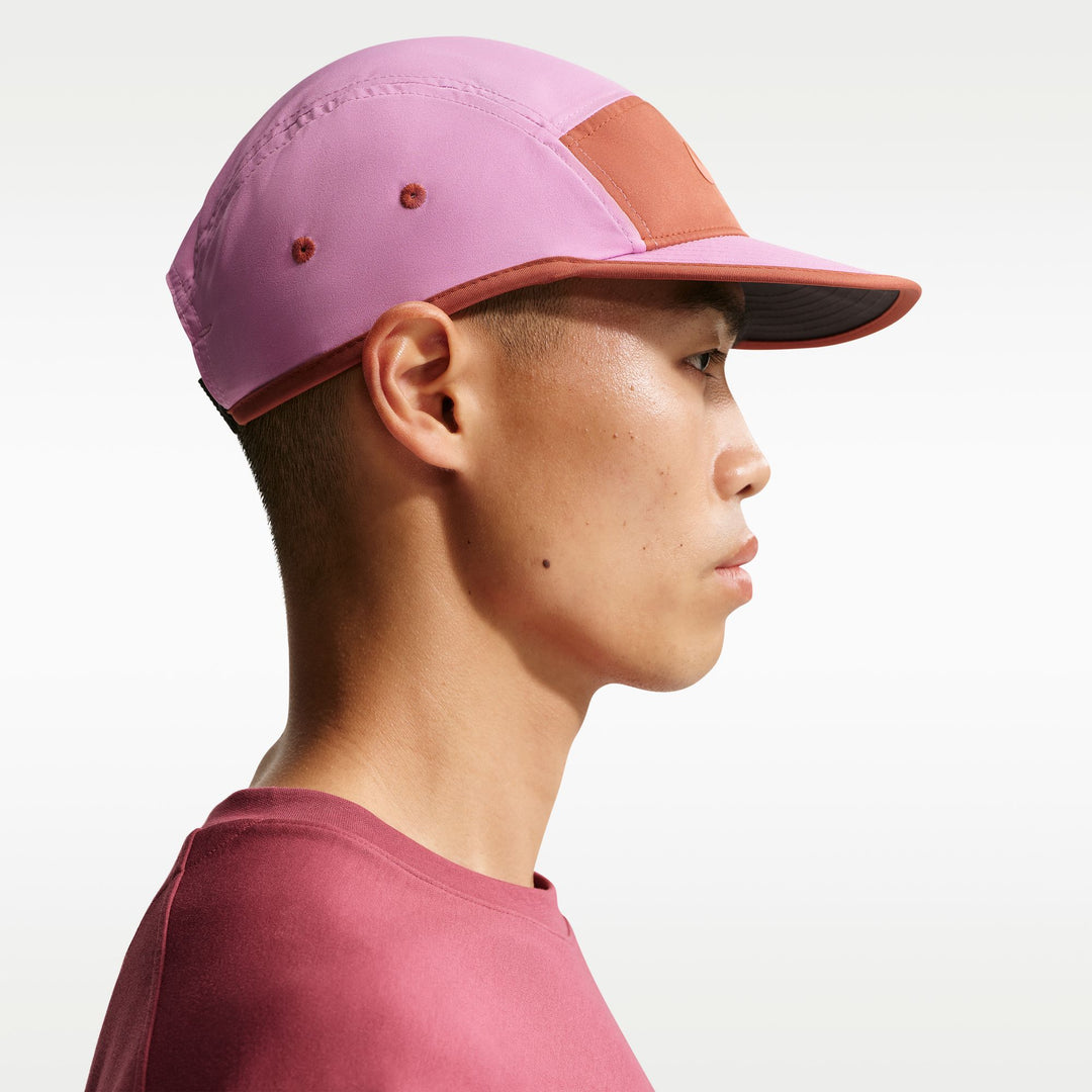Casquette Nike Fly unisexe Dri-FIT non structurée Swoosh - Magenta clair/Pêche poussiéreuse/Orange givre