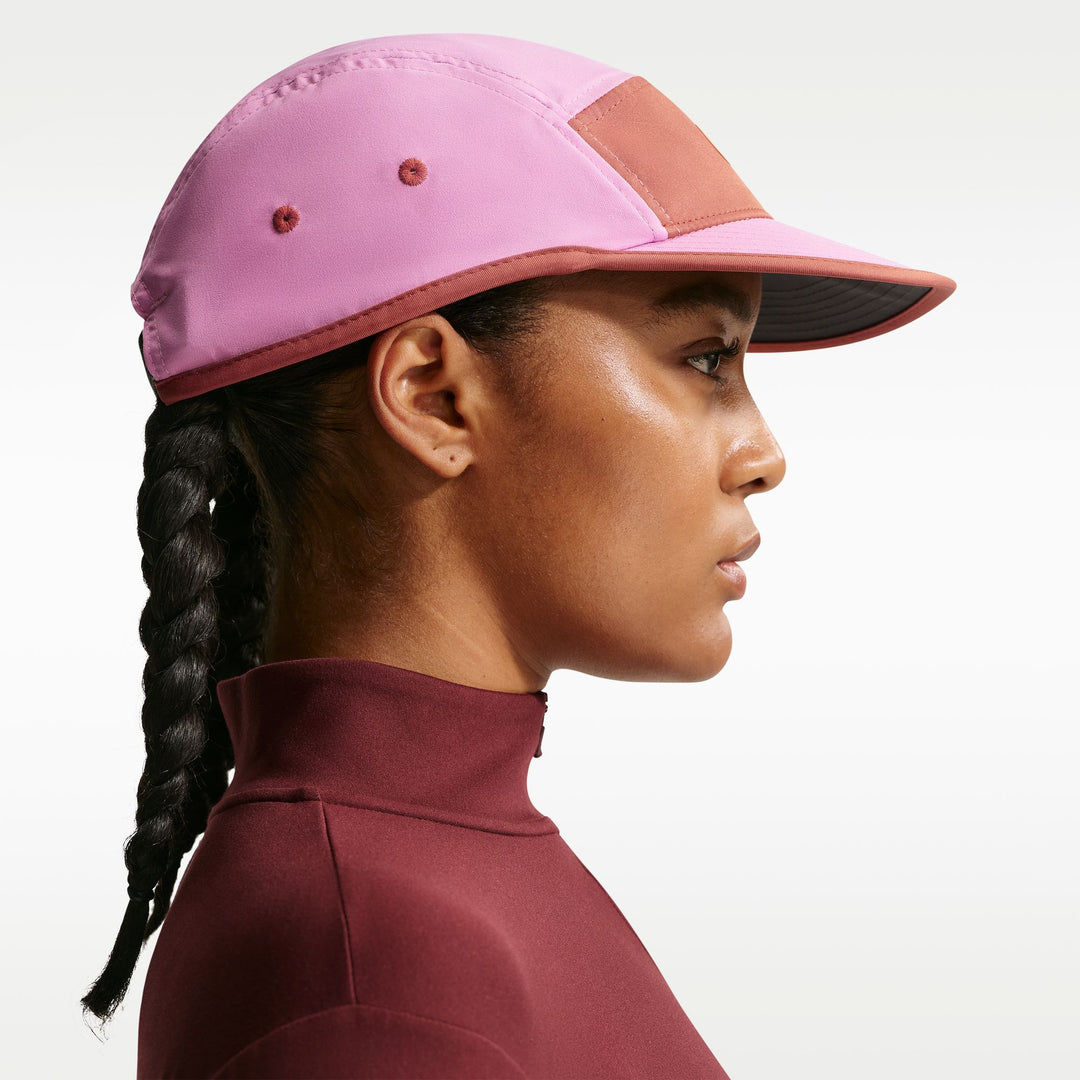 Casquette Nike Fly unisexe Dri-FIT non structurée Swoosh - Magenta clair/Pêche poussiéreuse/Orange givre