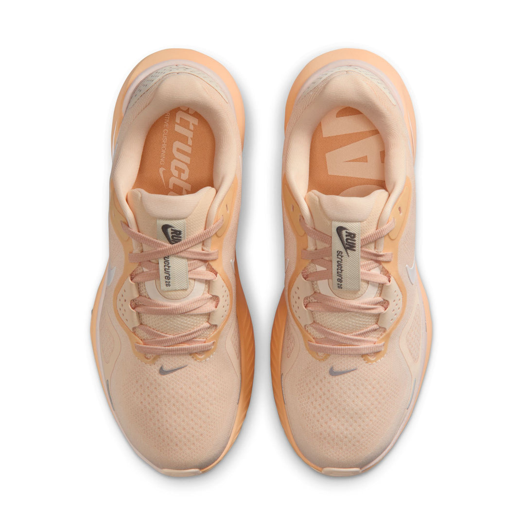 Nike Damen Structure 26 – Guava Ice/Sail/Silt Red/Orange Chalk – Stabilität – HO25