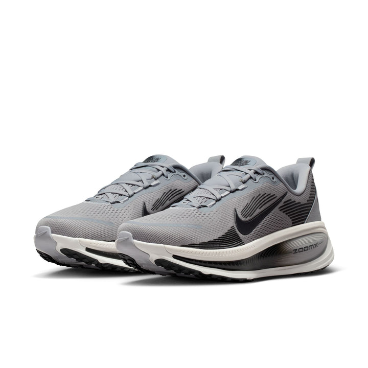 Nike Vomero 18 - Gris loup/Anthracite/Platine pur - Neutre - SP26