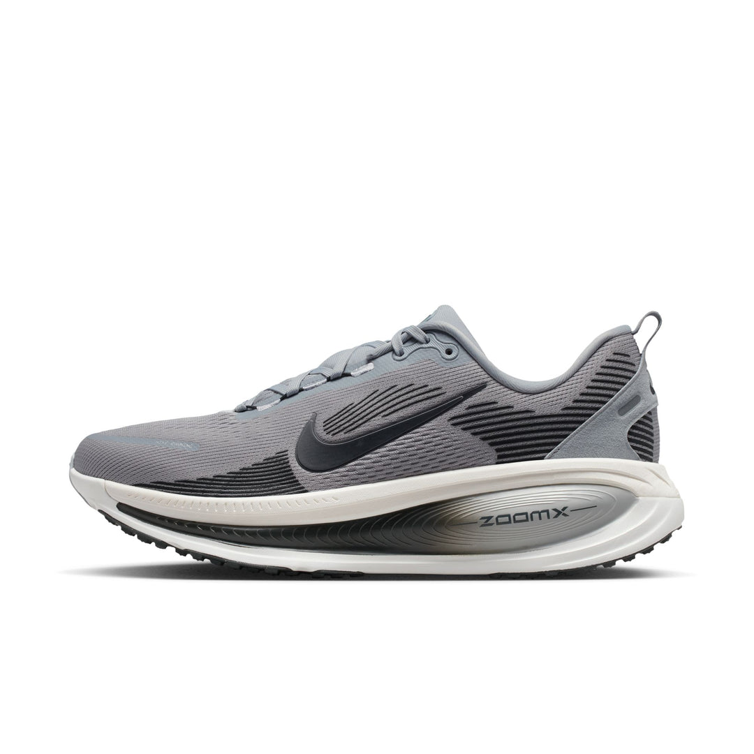 Nike Vomero 18 - Gris loup/Anthracite/Platine pur - Neutre - SP26