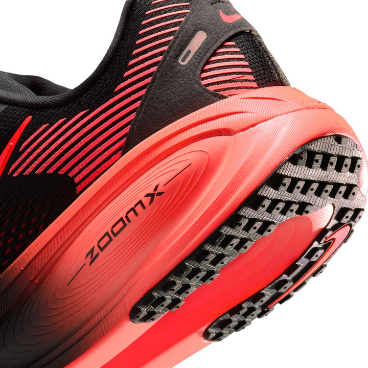 Nike Mens Vomero 18 - Black/Bright Crimson/University Red - Neutral - FA26