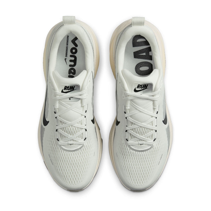 Nike Herren Vomero 18 – Summit White/Schwarz/Coconut Milk – Neutral – SP25