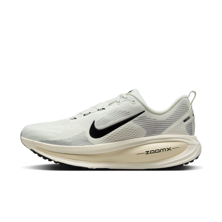 Nike Herren Vomero 18 – Summit White/Schwarz/Coconut Milk – Neutral – SP25