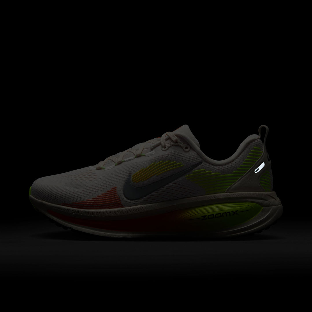 Nike Womens Vomero 18 - Phantom/Metallic Silver/Light Wild Mango - Neutral - AW25