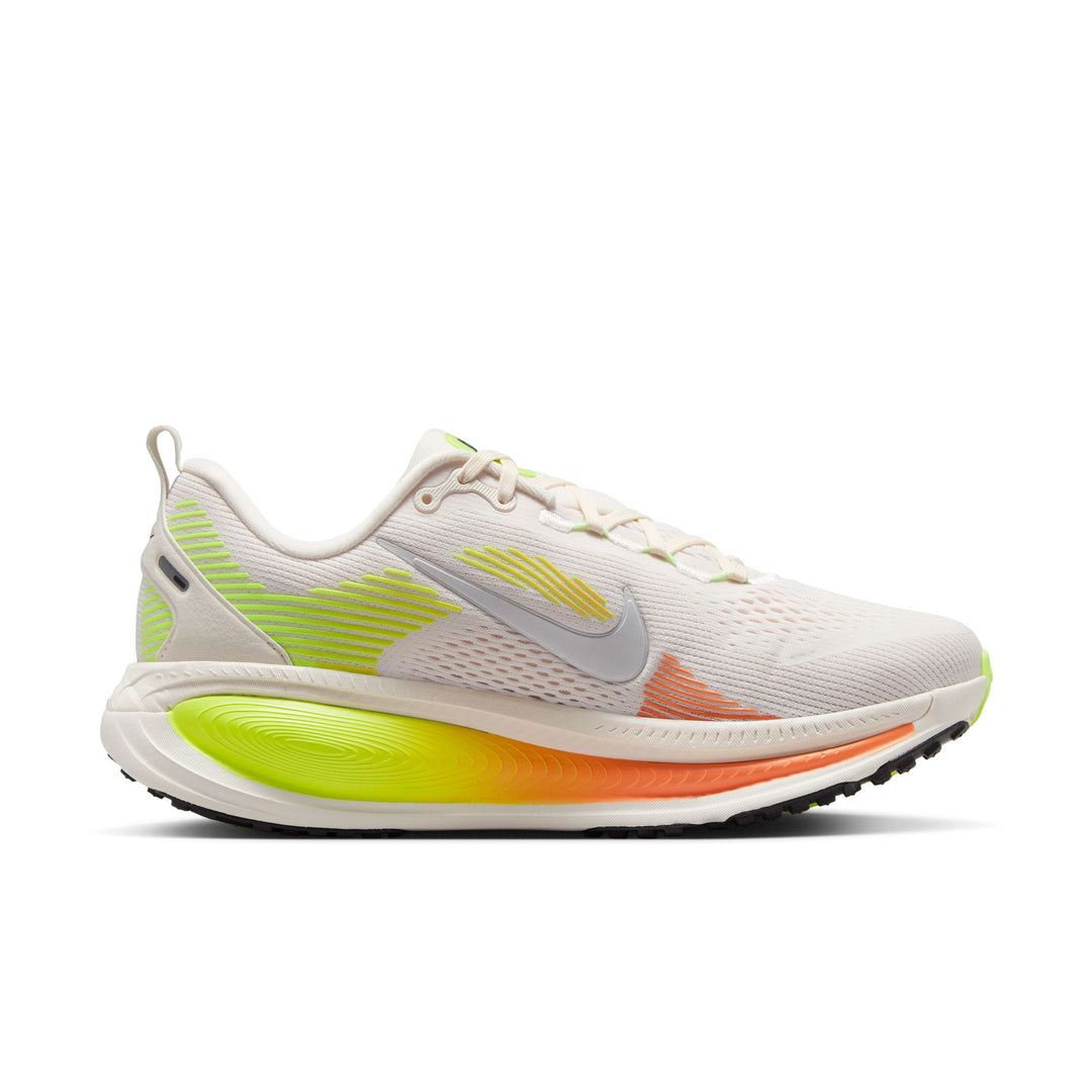 Nike Womens Vomero 18 - Phantom/Metallic Silver/Light Wild Mango - Neutral - AW25