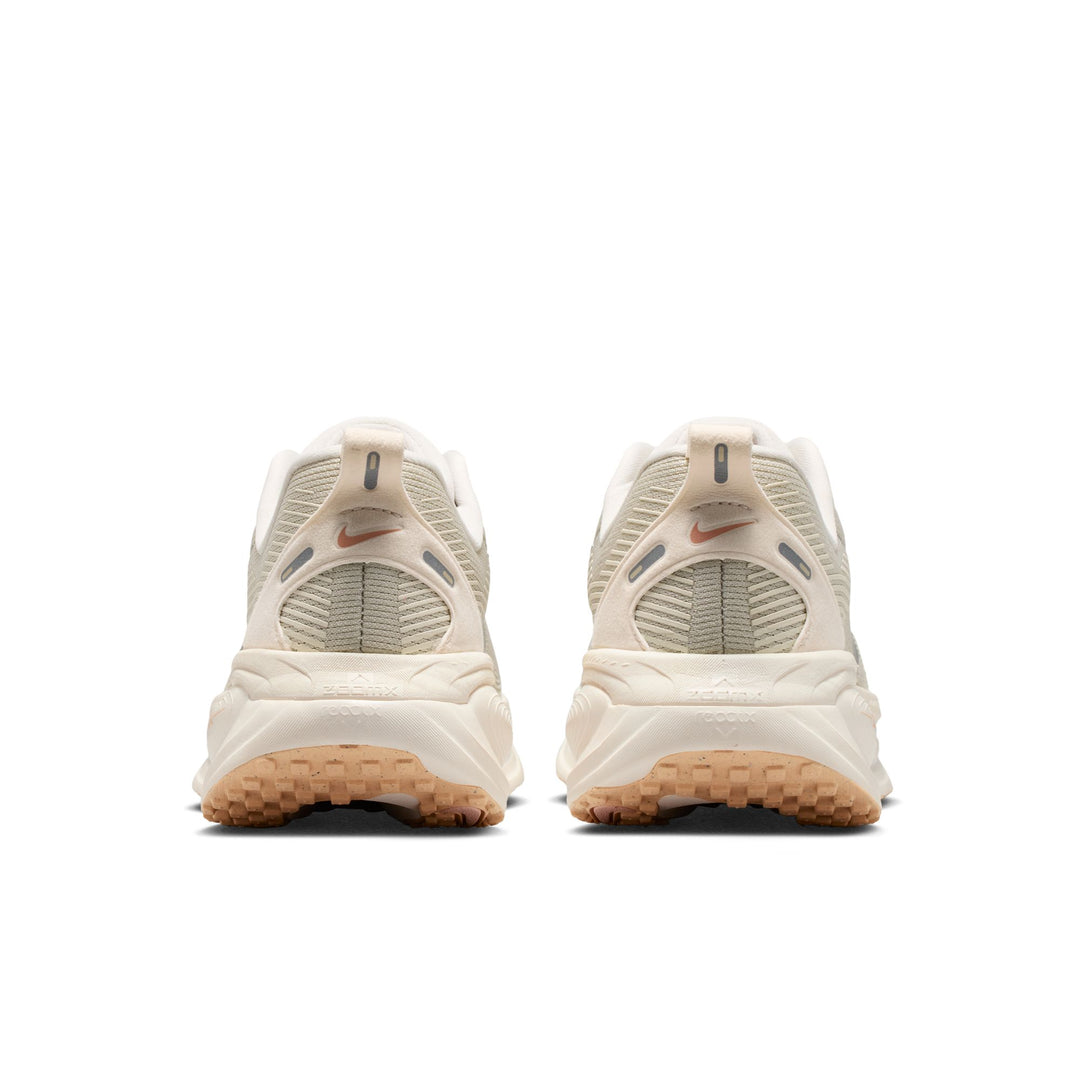 Nike Womens Vomero 18 - Light Bone/Metallic Silver/Arctic Orange - Neutral - SU26