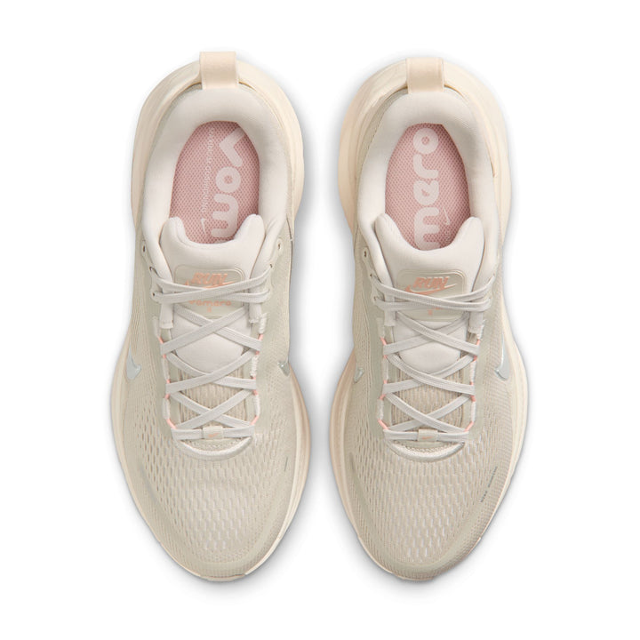 Nike Womens Vomero 18 - Light Bone/Metallic Silver/Arctic Orange - Neutral - SU26