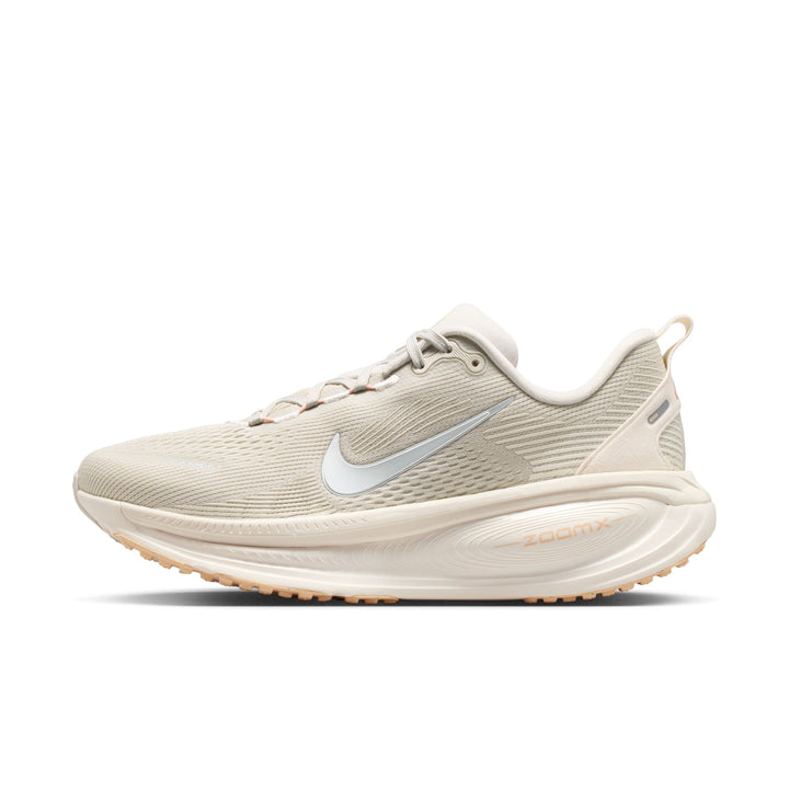 Nike Womens Vomero 18 - Light Bone/Metallic Silver/Arctic Orange - Neutral - SU26