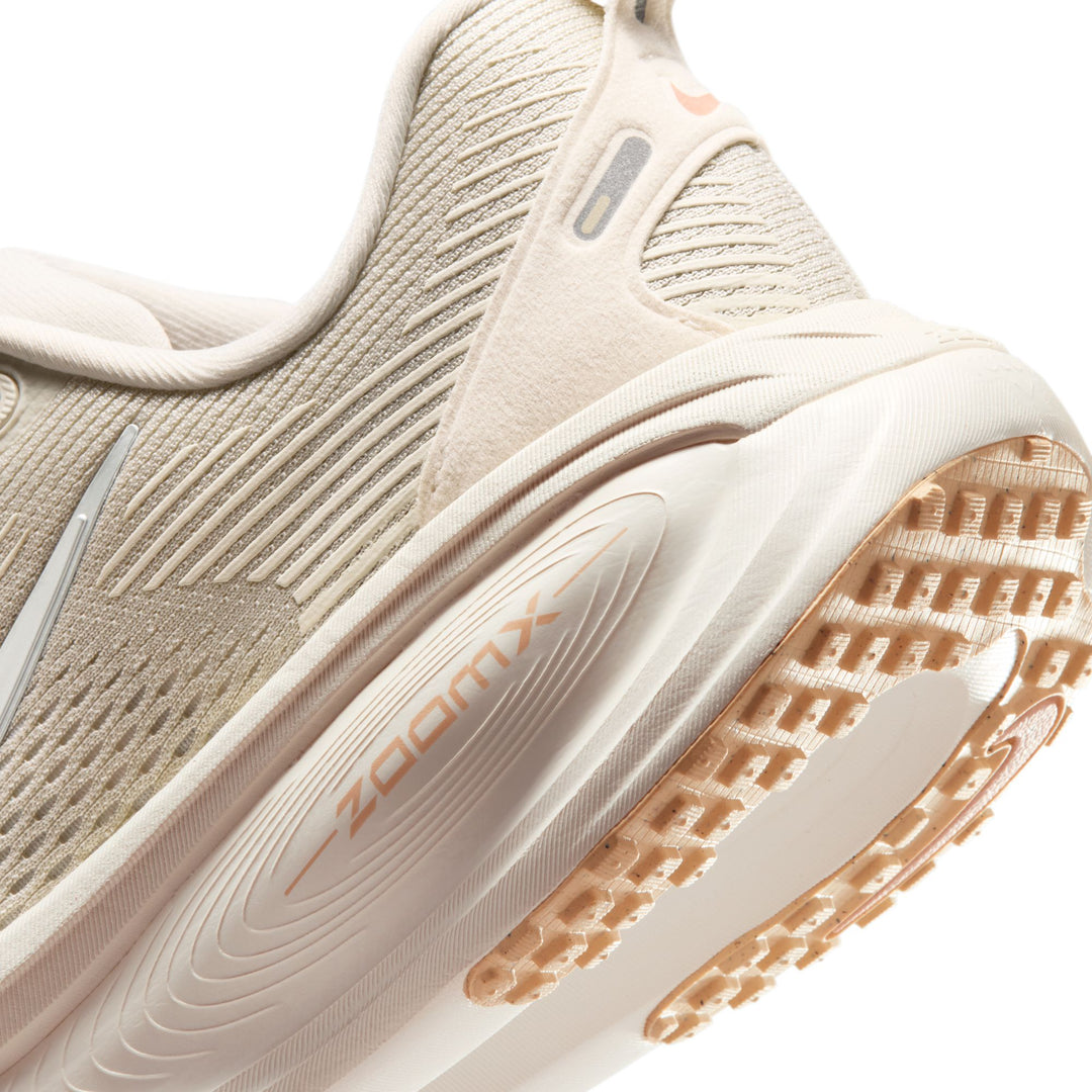 Nike Womens Vomero 18 - Light Bone/Metallic Silver/Arctic Orange - Neutral - SU26