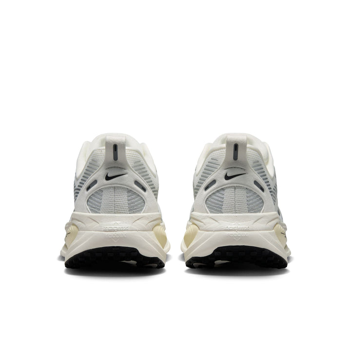 Nike Womens Vomero 18 - Summit White/Black/Coconut Milk - Neutral - SP25