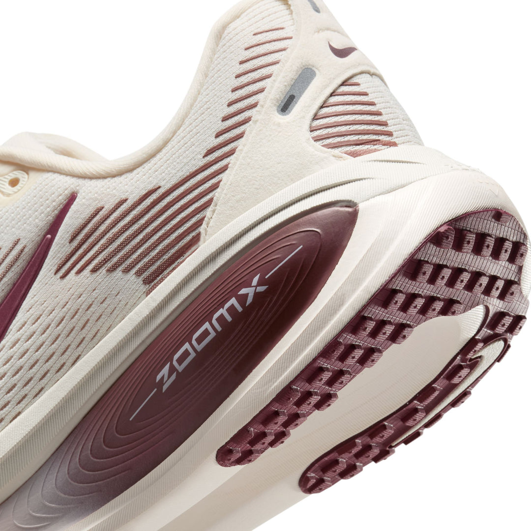 Nike Womens Vomero 18 - Pale Ivory/Dark Team Red/Red Sepia - Neutral - FA25