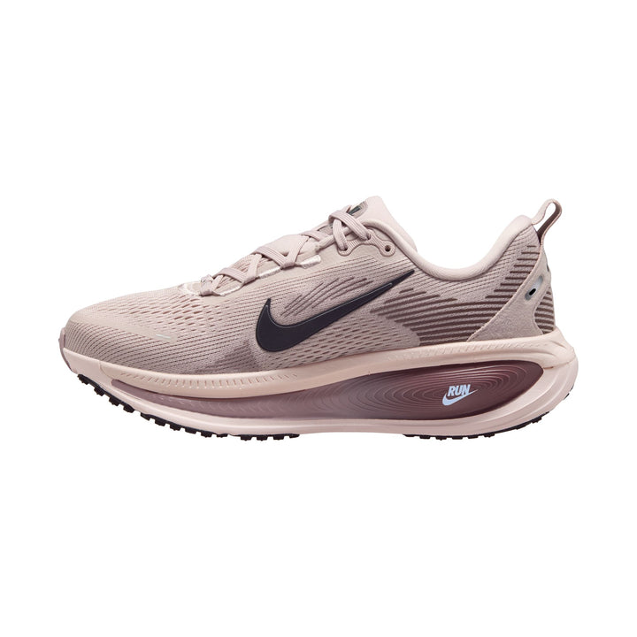 Nike Damen Vomero 18 – Particle Rose/Off Noir/Silt Red/Tattoo – Neutral – SP26