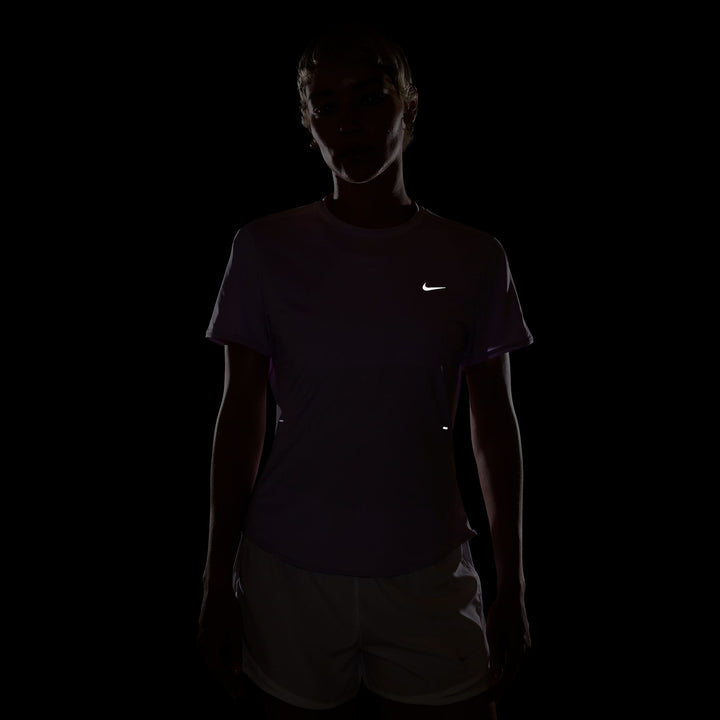 T-shirt Swift à manches courtes Nike Dri-FIT pour Femme - Brume violette/Argent réfléchissant