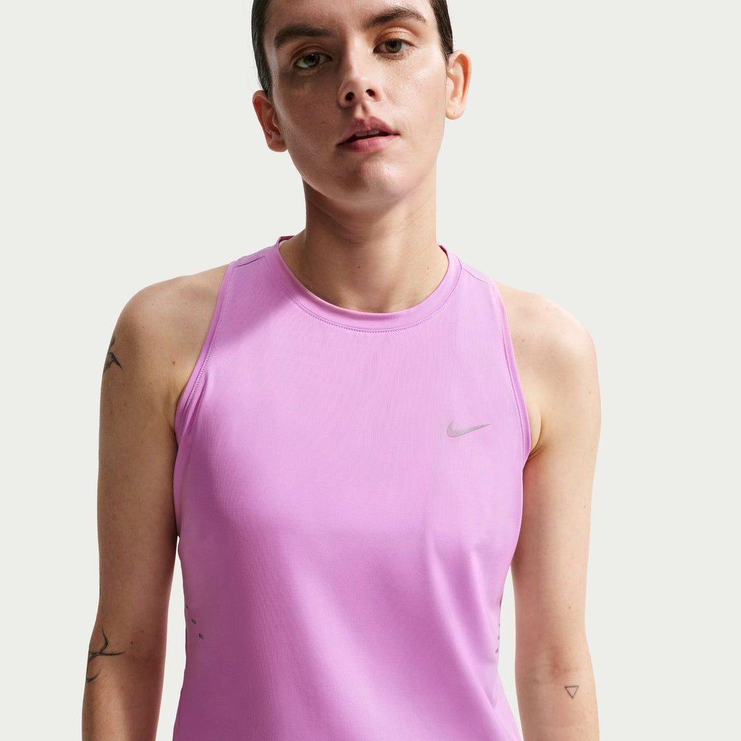 Débardeur de course Nike Swift Dri-FIT pour femmes - Magenta clair/Argent réfléchissant
