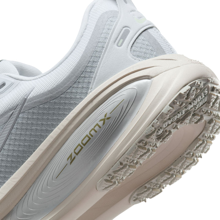 Nike Herren Vomero 18 GTX – Pure Platinum/Metallic Silver – Neutral – HO25