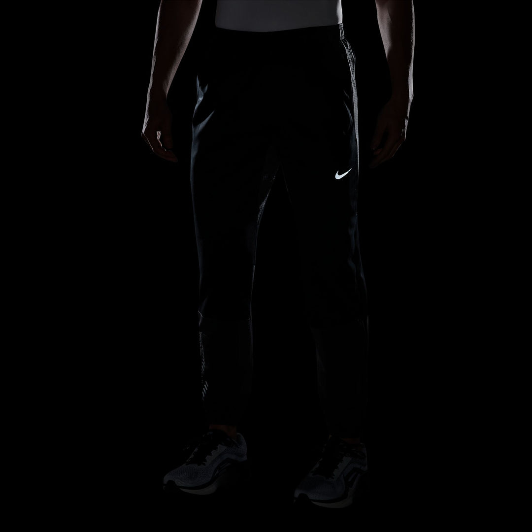 Nike Herren Therma-FIT Winterized Challenger Hose – Schwarz/Anthrazit/Schwarz/Reflektierendes Silber