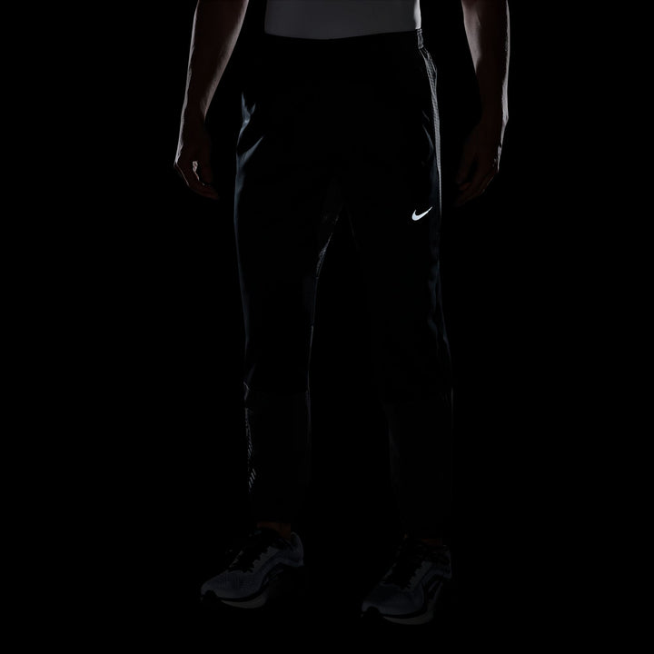Nike Herren Therma-FIT Winterized Challenger Hose – Schwarz/Anthrazit/Schwarz/Reflektierendes Silber
