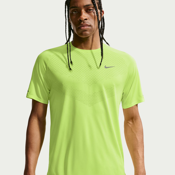 Nike Herren Dri-FIT ADV Kurzarm-Stride-T-Shirt – Volt Ice/Reflective Silver