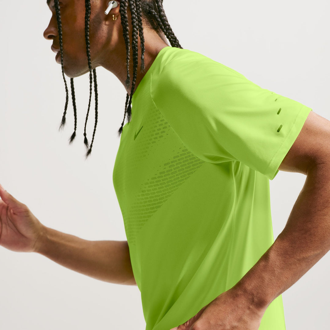 Nike Herren Dri-FIT ADV Kurzarm-Stride-T-Shirt – Volt Ice/Reflective Silver