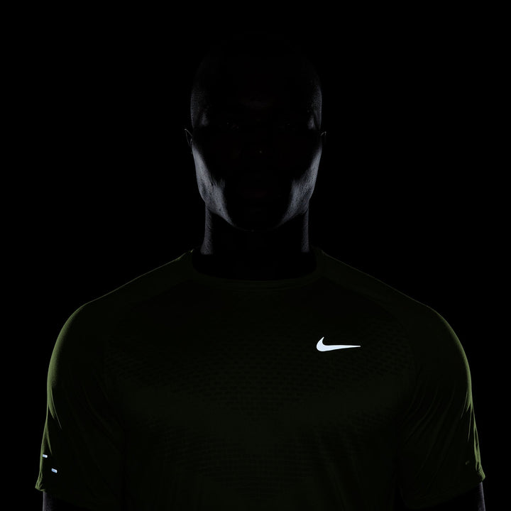 Nike Herren Dri-FIT ADV Kurzarm-Stride-T-Shirt – Volt Ice/Reflective Silver