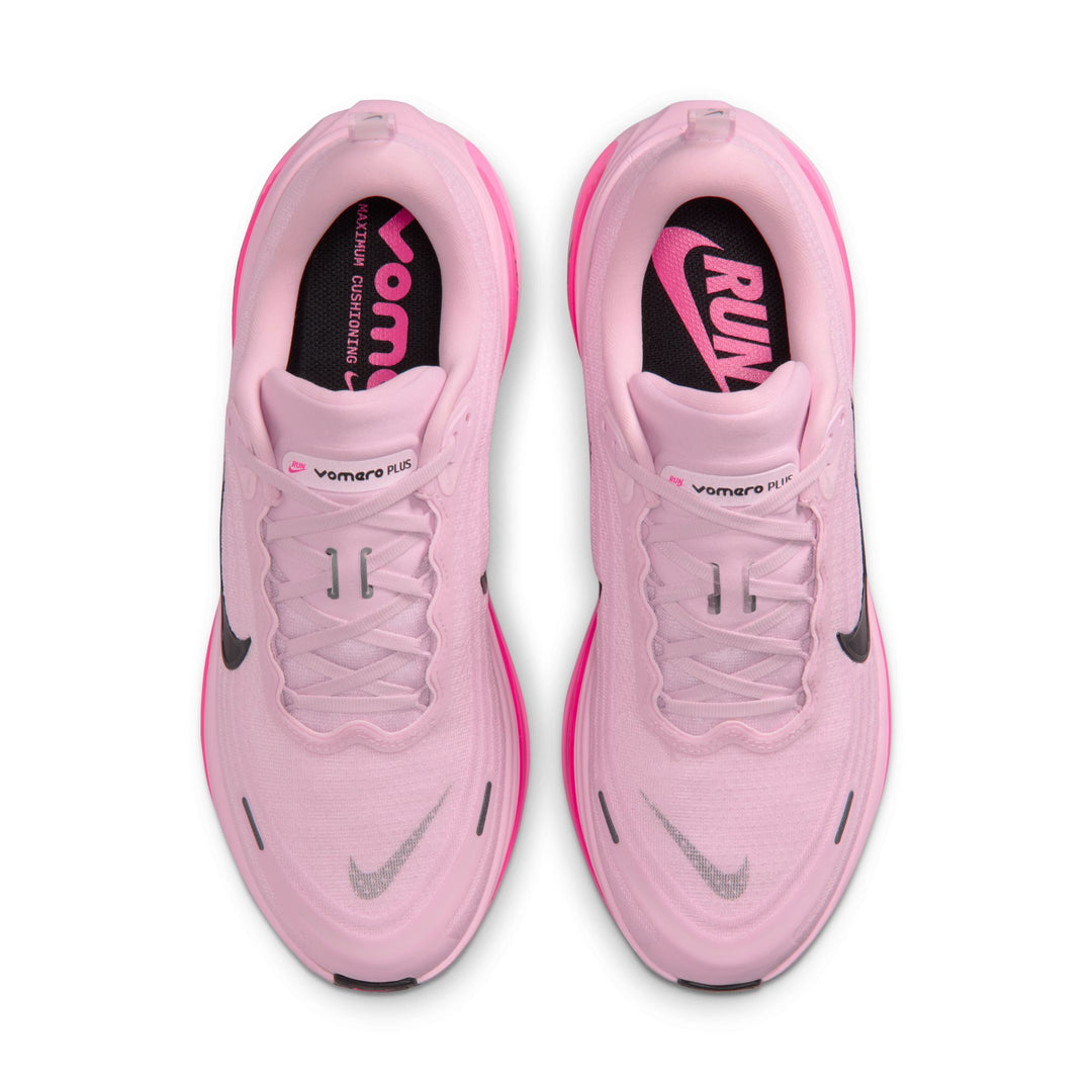 Nike Herren Vomero Plus – Pink Foam/Schwarz/Hyper Pink/Pink Beam – Neutral – HO25