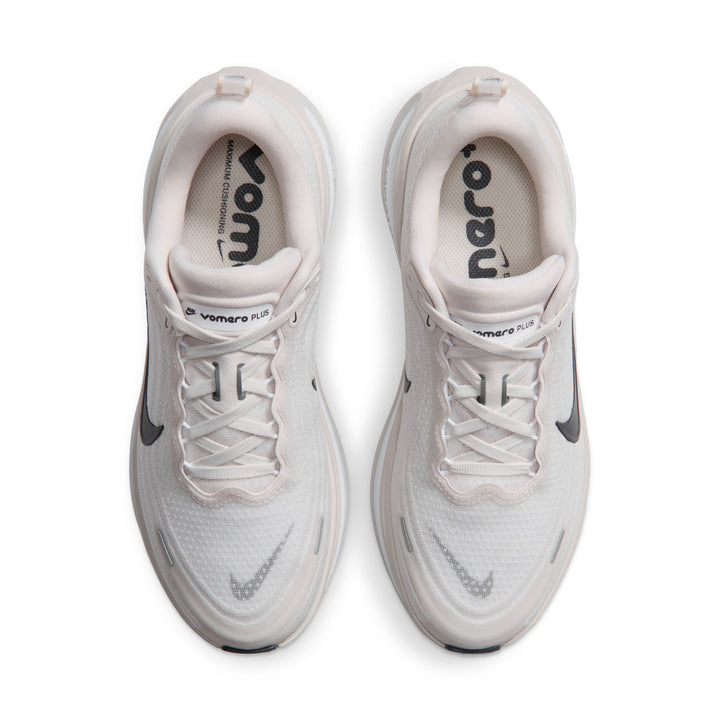 Nike Womens Vomero Plus - Phantom/Gridiron/White/Photon Dust - Neutral - HO26