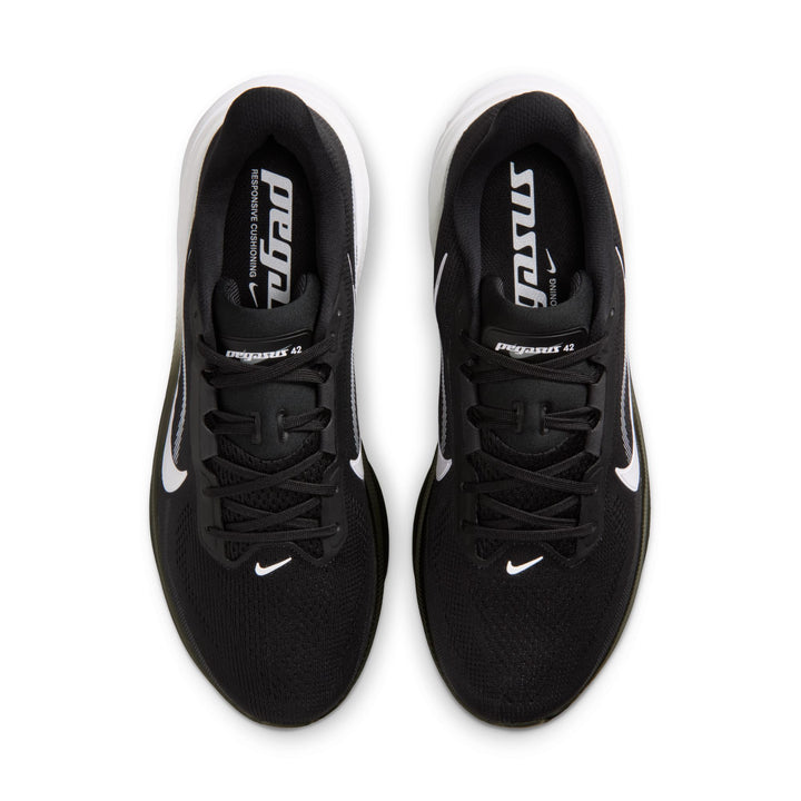 Nike Herren Pegasus 42 – Schwarz/Weiß/Photon Dust – Neutral – SU26