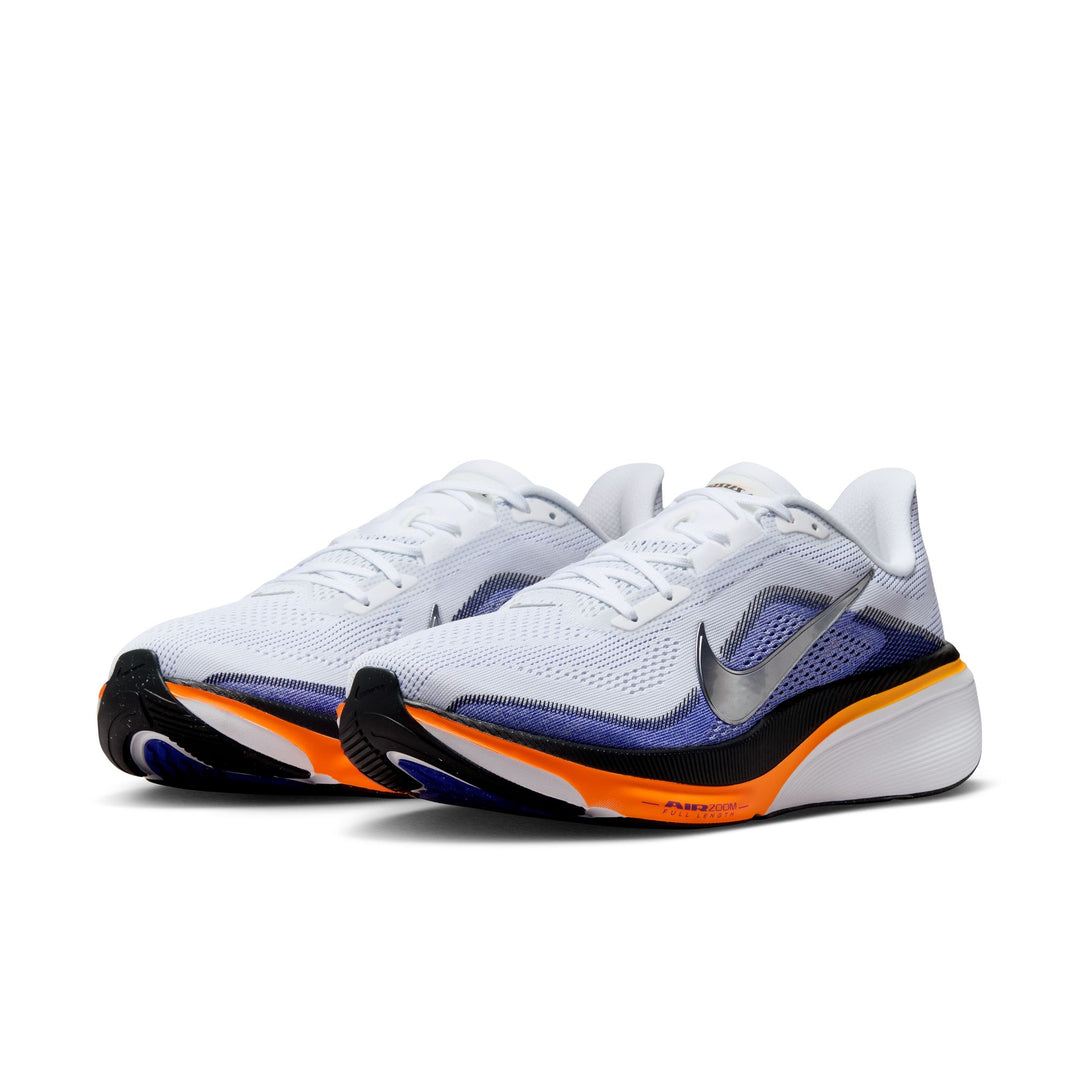 Nike Herren Pegasus 42 – Weiß/Metallic Silver/Lapis/Total Orange – Neutral – SU26