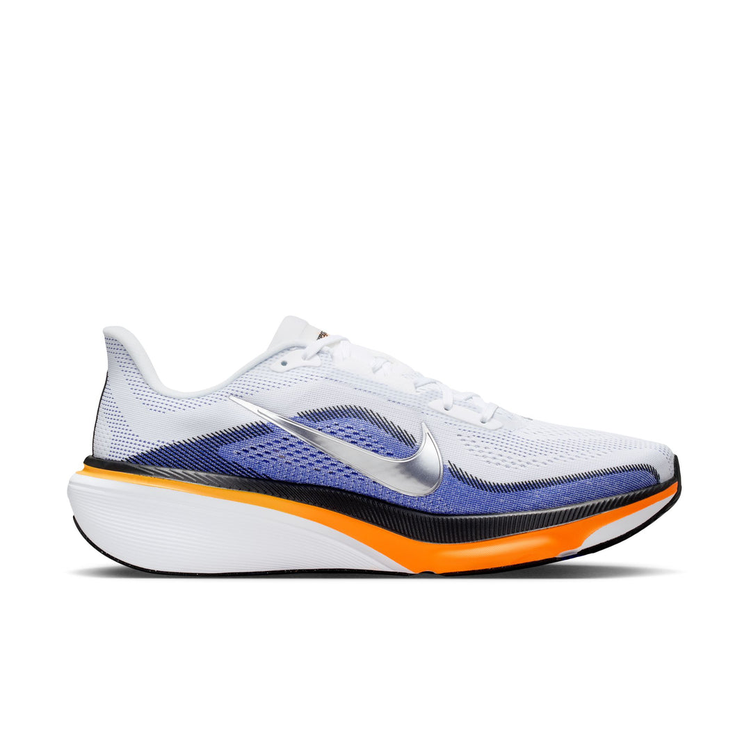 Nike Herren Pegasus 42 – Weiß/Metallic Silver/Lapis/Total Orange – Neutral – SU26