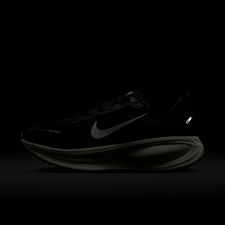 Nike Mens Vomero 18 Wide - 2E Width - Black/Summit White/Coconut Milk - Neutral - SP25