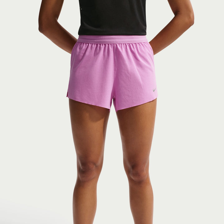 Nike Damen Dri-FIT Mid-Rise 2,5" Swift Breathe Shorts mit Slip-Lined - Hellmagenta/Photon Dust/Reflektierendes Silber