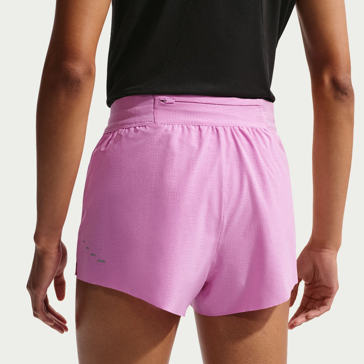 Nike Damen Dri-FIT Mid-Rise 2,5" Swift Breathe Shorts mit Slip-Lined - Hellmagenta/Photon Dust/Reflektierendes Silber