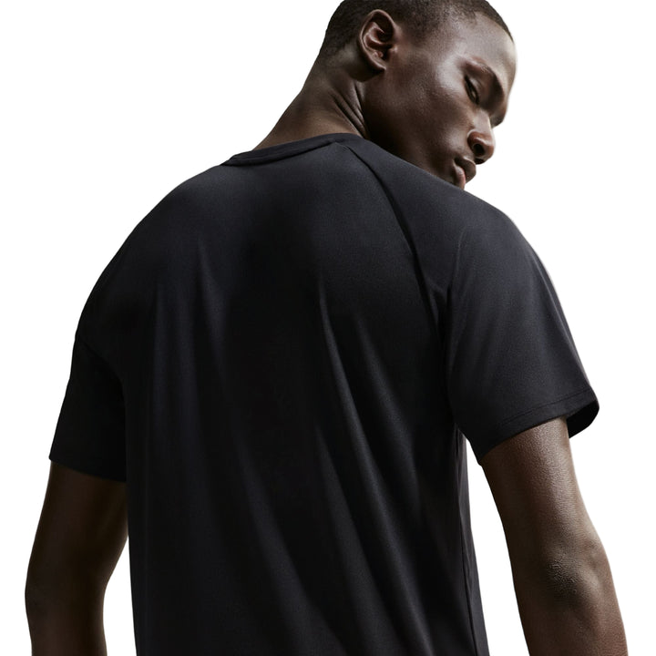 Nike Herren Stride Dri-FIT ADV SS Grafik-T-Shirt – Schwarz