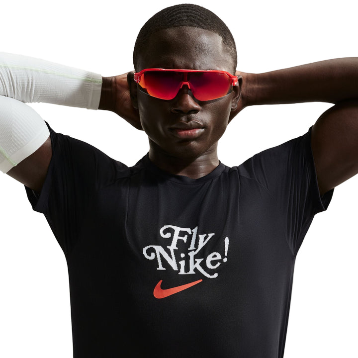 Nike Herren Stride Dri-FIT ADV SS Grafik-T-Shirt – Schwarz