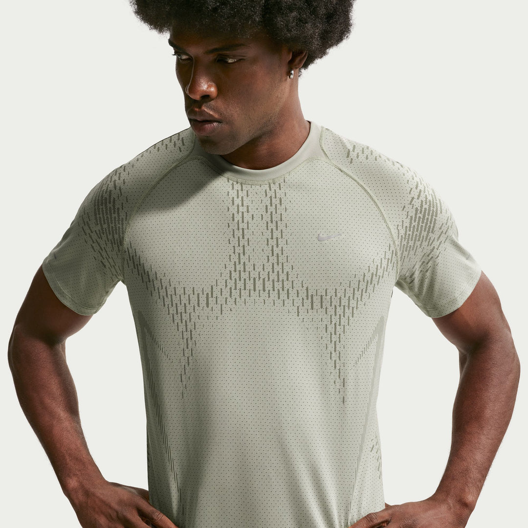 T-shirt Nike Dri-FIT ADV Stride Plus pour hommes - Brouillard épicéa/Armée légère/Argent réfléchissant