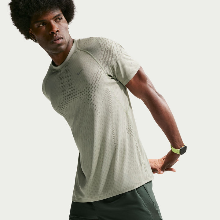 T-shirt Nike Dri-FIT ADV Stride Plus pour hommes - Brouillard épicéa/Armée légère/Argent réfléchissant