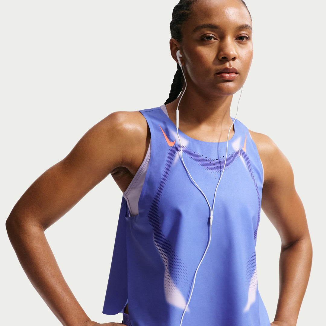 Débardeur court de course Nike Dri-FIT ADV pour femmes - Saphir/Lave chaude/Lave chaude