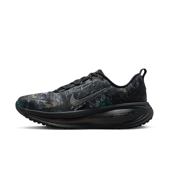 Nike Herren Vomero 18 Realtree® - Schwarz/Metallisches Dunkelgrau/Dunkles Rauchgrau - Neutral - SP26
