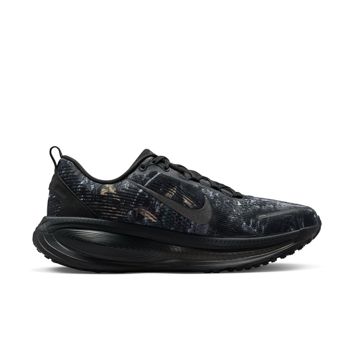 Nike Herren Vomero 18 Realtree® - Schwarz/Metallisches Dunkelgrau/Dunkles Rauchgrau - Neutral - SP26