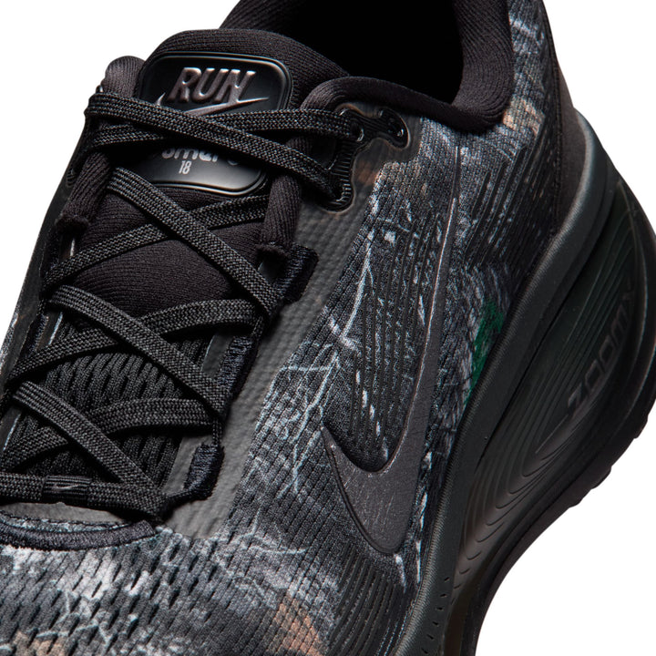Nike Herren Vomero 18 Realtree® - Schwarz/Metallisches Dunkelgrau/Dunkles Rauchgrau - Neutral - SP26